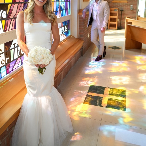 Elegant White Evening Gown - Picture 9 of 9